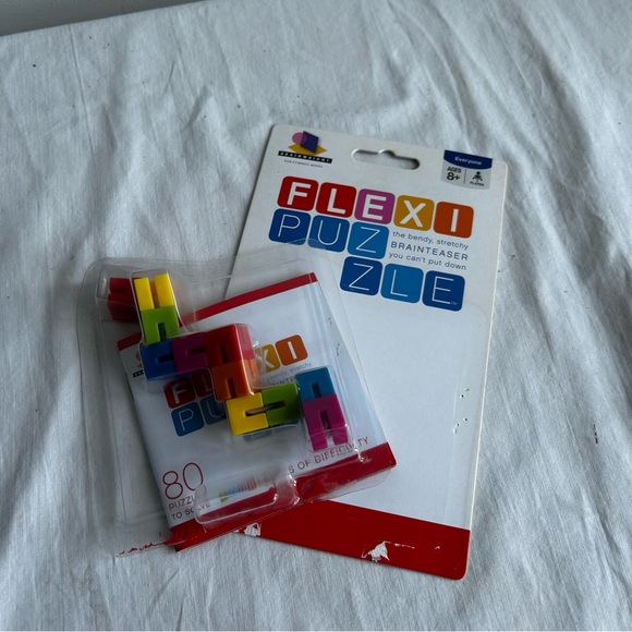 Lot of 2 New Games Flexi Puzzle & Chaos Cards - Picture 4 of 8